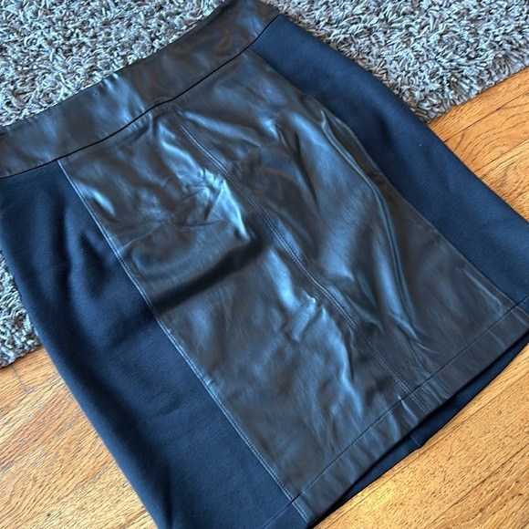 Cabi Miranda Skirt Womens 6 Black Straight Faux Leather Style #3754 - Picture 2 of 10